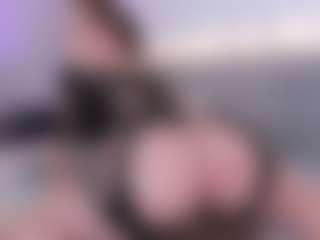 Live cam show with MadelaneCoote - Blowjob on AdultVida.com