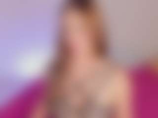 Live cam show with MadelaneCoote - Strapon on Soda Cam