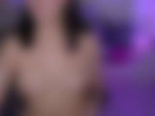Live cam show with Vivi - Latina Petite on xxxlivecams.org