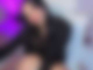 Live cam show with Eliie-Ruizz - Nipple Piercings on CamClone