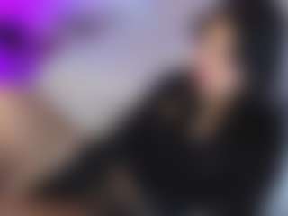 Live cam show with Eliie-Ruizz - Body Massage on CamClone