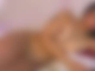 Live cam show with Eliie-Ruizz - Deepthroat on Camsoda