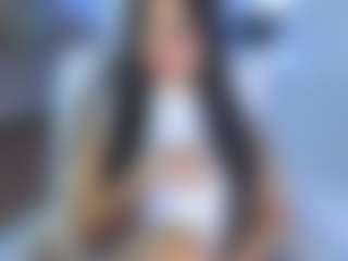 Live cam show with Eliie-Ruizz - Innocent on Gym Cam Girls