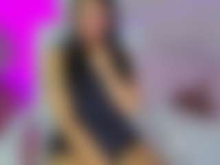 Live cam show with Eliie-Ruizz - Body Massage on TeamSkeetLive