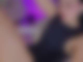Live cam show with Eliie-Ruizz - Nipple Piercings on sexytreat.net