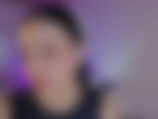 Live cam show with Eliie-Ruizz - Body Massage on SmokeAndPoke