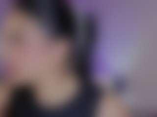 Live cam show with Eliie-Ruizz - Body Massage on TastyBlacksLive