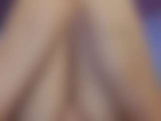 Live cam show with Eliie-Ruizz - Body Massage on Camsoda
