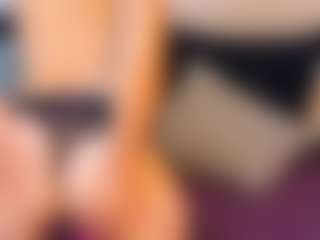 Live cam show with NatasaWilder - Latina Mature on CamClone
