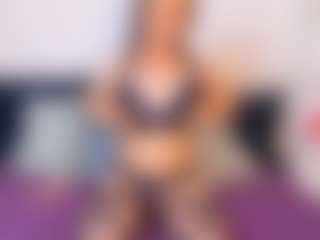 Live cam show with NatasaWilder - Latina Mature on Hubzter Live