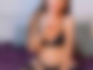 Live cam show with NatasaWilder - Bedroom MILF on Big Tits