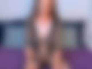 Live cam show with NatasaWilder - Bedroom MILF on Uber Horny