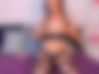 Live cam show with NatasaWilder - Trimmed Granny on StripNow