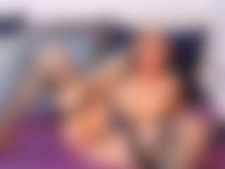 Live cam show with NatasaWilder - Lovense Middle Aged on Hubzter Live