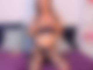 Live cam show with NatasaWilder - Granny on luckytryst.com