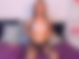 Live cam show with NatasaWilder - Mature on Livezox