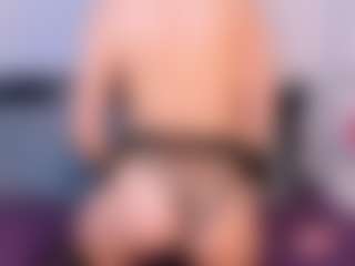Live cam show with NatasaWilder - Middle Aged on Camsoda