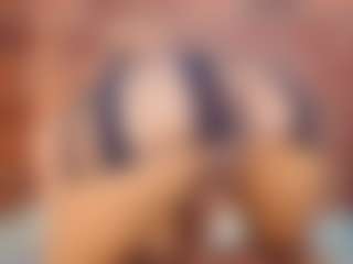 Live cam show with Megan-stathan - Brown Hair Petite on Camsoda