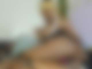 Live cam show with Camila360 - Ebony Petite on Milfs Live