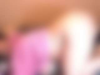 Live cam show with curvymilfshake - Moaning on CamClone