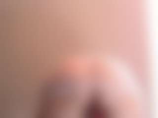 Live cam show with curvymilfshake - Twerking on StripNow