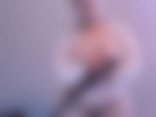 Live cam show with curvymilfshake - Moaning on CamClone
