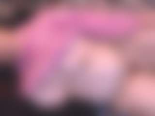 Live cam show with curvymilfshake - Moaning on Big Tits