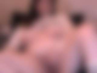 Live cam show with curvymilfshake - Moaning on Camsoda
