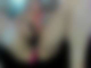 Live cam show with lilith-torres - Striptease MILF on Hubzter Live