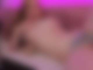 Live cam show with Genne - Horny on chickslive.net