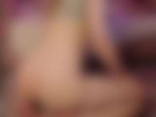 Live cam show with Genne - Skinny on Camsoda