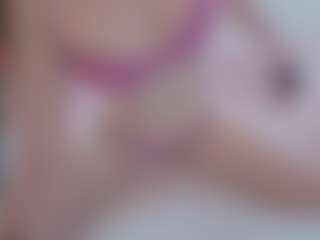 Live cam show with Genne - Petite on Camsoda