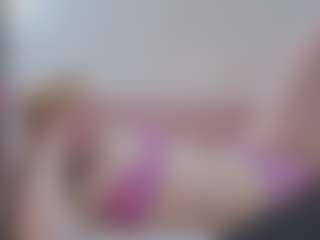 Live cam show with Genne - Petite on Camsoda