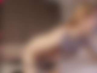 Live cam show with Genne - Brown Hair Petite on Camsoda