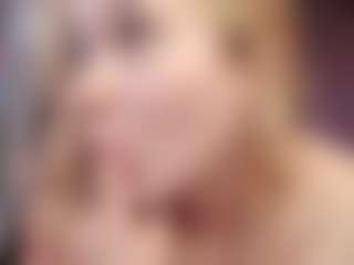 Live-Cam-Show mit Genne - Blonde Hair Petite auf Camsoda