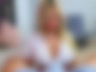 Spettacolo in cam dal vivo con Susi-and-mat - Drinking su Camsoda