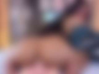 Live cam show with JinxVe - Petite MILF on TeamSkeetLive
