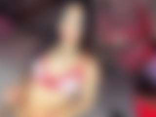 Live cam show with GiaFerrara - Tease on StripNow