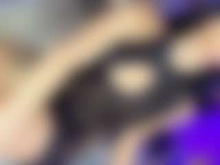 Live cam show with GiaFerrara - Dirty Talk on madthumbs