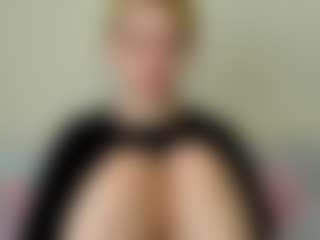 Kathrynn18's Live Sex Cam Show