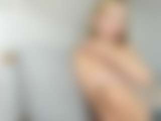 Kathrynn18's Live Sex Cam Show