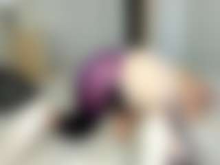 Live cam show with Kathrynn18 - Average on SmokeAndPoke