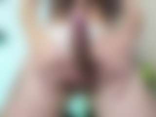 Live cam show with Chloeygreey - Average on livesuperchat.net