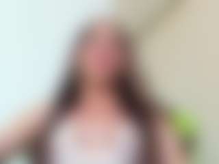 Live cam show with Chloeygreey - Brown Hair on SquirtSoMuch