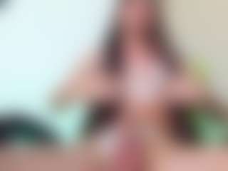 Live cam show with Chloeygreey - Black Hair on Gym Cam Girls