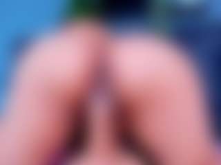 Live cam show with DulceAurora1 - Striptease MILF on Camsoda
