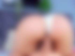 Show live cam dengan DulceAurora1 - Public di Camsoda