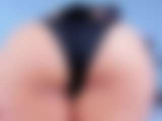 Live cam show with DulceAurora1 - Fingering MILF on MyBangCams