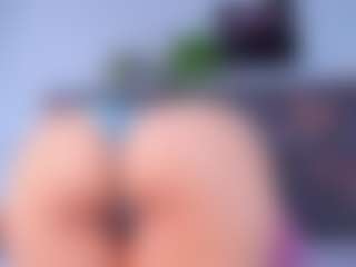 Live cam show with DulceAurora1 - Striptease on Camsoda