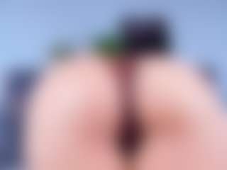 Live cam show with DulceAurora1 - Public MILF on Streamer API